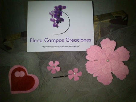 Coordinado de diadema, broche, horquilla, coletero y anillo para niña. Color rosa